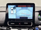 パノラミックビューモニター付きです。車両を上から見たような映像をディスプレイオーディオ画面に表示。運転席からの目視だけでは見にくい、車両周辺の状況をリアルタイムでしっかり確認できます。