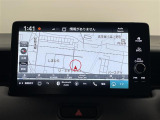 【Honda Connect対応】専用アプリをスマートフォンにダウンロードすることにより、離れた場所からエアコンを操作したり、クルマの位置情報を確認することができます。
