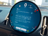 人気のヘッドアップディスプレイ!現在の車速、ナビゲーション・システムによるルート案内の矢印表示、チェック・コントロール、前車接近警告など、さまざまな情報をドライバーの視界内に直接表示いたします!