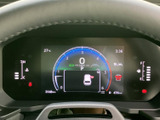 速度や燃料などの情報をメーター内にまとめて表示し、運転に必要な確認をしやすい構成です。各表示が見渡しやすく、日々の運転をサポートします。