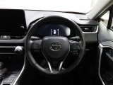 各操作スイッチなどもハンドルから手を放すことなく操作可能で安全運転に支援いたします!