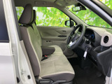 広々とした室内空間は、運転席からの視界も良好。ゆったりと座って、快適なドライブをお楽しみいただけます。長距離移動も楽々です。