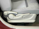 運転席シートアジャスター