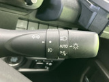 操作しやすいウインカーレバーは、安全な車線変更をサポート。直感的な操作感で、運転に集中できます。スムーズな運転をアシストします。