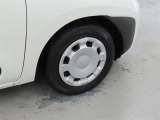 装着タイヤサイズは、185/65R15です。