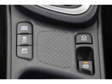 EVモードは電気モーターのみを使って走行するモードです。深夜の住宅街、屋内駐車場でエンジン騒音や排気ガスを気にすることなく走行できます。