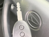 【キーレス】少し離れた場所からでもボタン一つでドアの開錠・施錠ができるのでとっても便利!ドアの鍵穴周りに傷をつけることもありません♪