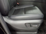 パワーシート搭載。微妙な調整が手軽にでき、適したポジションで運転することが可能です。