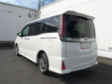 当社の中古車はすべてお支払総額表示で掲載中!納車前の整備費用は車両本体価格に含みます。隅々まで行き届いた整備と1年間距離無制限のロングラン保証が安全なカーライフをお届けいたします。