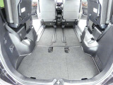 三列目シートは、折りたためますので大きなスペースが出来ちゃいます。キャンプ用品など大きな荷物もばっちり収納可能です♪