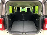 普段のお買い物や通勤、送迎等に十分な荷室スペースを確保しております。セカンドシートを倒すと、大きな荷物の積載も可能です♪