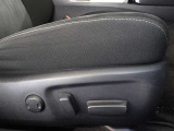 パワーシート搭載。微妙な調整が手軽にでき、ピッタリのポジションで運転することが可能です。