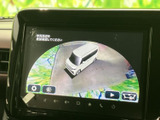 車両を上方から見下ろすような映像で周囲の状況を確認できます。駐車スペースへの出し入れや狭い場所での移動時に、目視と合わせて周辺を把握しやすい便利なサポート装備です。