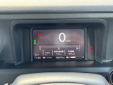 視認性の高いメーター類が、運転に必要な情報を的確に伝えます。運転状況を把握しやすく、より安全な運転をサポートします。デザインも洗練されています。