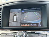 後方確認をサポートするモニター画面。駐車時や狭い道での運転も安心です。安全運転をサポートします。