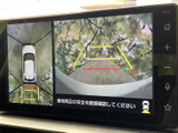 バック時の安全性を高めるモニター画面です。周囲の状況を把握しやすく、狭い場所での運転も安心です。駐車が苦手な方にもおすすめです。