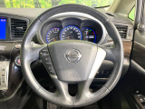 【純正革巻きステアリング】上質な革を使用することで、手にしっかり馴染みとても運転しやすいハンドルです♪