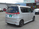 県外のお客様との取引実績もありますので、登録納車等ご相談頂ければ対応可能です。まず、営業担当までご連絡下さい。