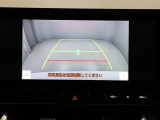 バックモニター装着車は後退時の強い味方です♪車庫入れや縦列駐車の際、後退操作の参考になるガイドラインをナビ画面に表示します。