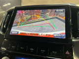 【バックカメラ】運転席から画面上で安全確認ができます。駐車が苦手な方にもオススメな便利機能です。