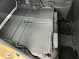 後部座席を倒せば広々とした荷室に。用途に合わせて使える便利なシートアレンジです。