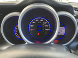 視認性の高いメーターで、運転に必要な情報を確認しやすいです。夜間でも明るく、安全な運転をサポートします。