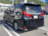 大きすぎず、小さすぎず、運転もしやすくシートアレンジも多彩で、どの世代の方にも気に入っていただけるお車です♪