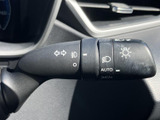 操作しやすい位置に配置されたウインカーレバー。オートリターン機能も搭載し、安全な車線変更をサポートします。直感的な操作感です。