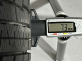 冬タイヤの残り溝は7.3mmです。スリップラインからは5.5mmとなっております。