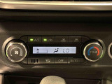 作動状態が一目でわかる液晶ディスプレイ付きAUTOエアコンを装備しています♪室内の温度を設定するとセンサーが室温を感知して、温度、風量を自動的にコントロ-ルして快適な空間を作ってくれます!
