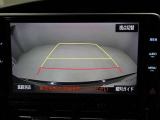 バックモニター装着車は後退時の強い味方です♪車庫入れや縦列駐車の際、後退操作の参考になるガイドラインをナビ画面に表示します。
