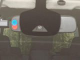 【エマージェンシーブレーキ】走行中に前方の車両等を認識し、衝突しそうな時は警報とブレーキで衝突回避と被害軽減をアシスト。より安全にドライブをお楽しみいただけます。