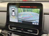 【パノラミックビューモニター】専用のカメラにより、上から見下ろしたような視点で360度クルマの周囲を確認することができます☆死角部分も確認しやすく、狭い場所での切り返しや駐車もスムーズに行えます。
