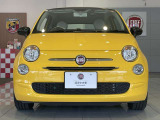 80台限定車「ミモザ」。鮮やかなHappy Yellowが印象的なフロントフェイスは、街中でもひと目でFIATと分かる存在感を放ちます。