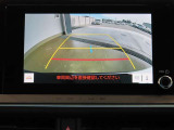 バックガイドモニターで、後方を確認しながら安心して駐車することができます。運転初心者も熟練者も必須の機能ですよ!