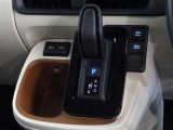 電気式スイッチ採用のエレクトロシフトマチックのシフトレバーです、軽い操作でシフトチェンジができます。