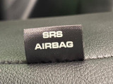 車両側方からの衝撃を緩和するSRSサイドエアバッグ(運転席/助手席)に加えて,SRSカーテンシールドエアバックも標準装備