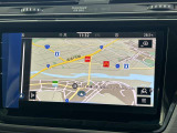 ナビゲーションを画面全体に表示。大きな地図でルートや周辺道路を確認しやすくなっています。