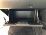 よく使うものが手を伸ばせばすぐ届く、機能面で充実した収納。