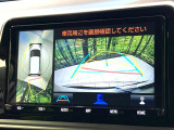 【パノラミックビューモニター】専用のカメラにより、上から見下ろしたような視点で360度クルマの周囲を確認することができます☆死角部分も確認しやすく、狭い場所での切り返しや駐車もスムーズに行えます。