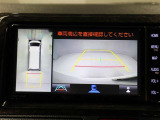 パノラミックビューモニターを装備。駐車場や交差点でクルマを真上から見るように周囲を確認できます。機能の詳細は販売店スタッフまでおたずねください。