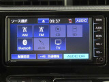 純正SDナビ。ラジオやワンセグTVの視聴だけでなく、ハンズフリー通話や音楽再生がBluetoothで接続可能です。