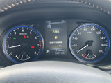 視認性の高いメーター類で、運転に必要な情報を的確に把握。安全で快適なドライブをサポートします。