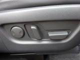 【運転席パワーシート&ドライビングポジションメモリー機能】運転手にあったシートパターン設定可能です。