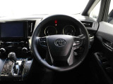 各操作スイッチなどもハンドルから手を放すことなく操作可能で安全運転に支援いたします!