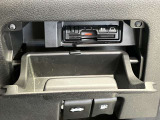 運転席からすぐ手が届く収納ボックス★サッと取り出したい小物を収納しておくと便利です!