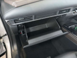 大型グローボックス搭載で収納上手に!!