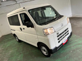 フロントシート(前席)です。よく乗る運転席にも、汚れや使用感も気になりません。肘掛けは、ちょっとした小物入れにもなります。