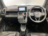 運転席からの視界が左右に広く隅々まではっきりと見渡せます。車の前端も把握しやすく安心して運転できます!