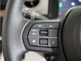◆オーディオリモコンスイッチ◆ハンドルにスイッチが装備されてます。視点をそらすことなく、ボリューム調整・オーディオソース切替・選曲が出来ます。安全運転しながら操作が可能になりました。